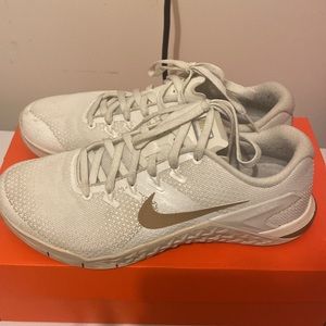 Nike Womens Metcon Shoes